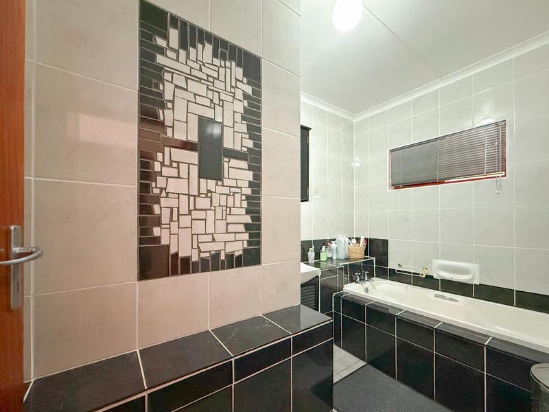 6 Bedroom Property for Sale in Denneoord Western Cape